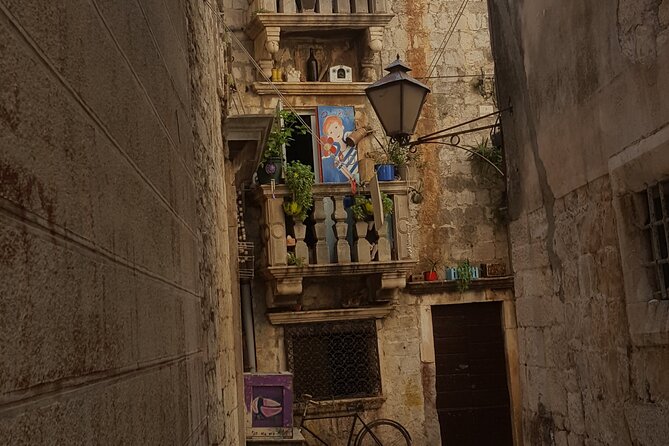 Trogir Old Town History and Monuments Private Guided Walking Tour - Navigating the Scenic Streets