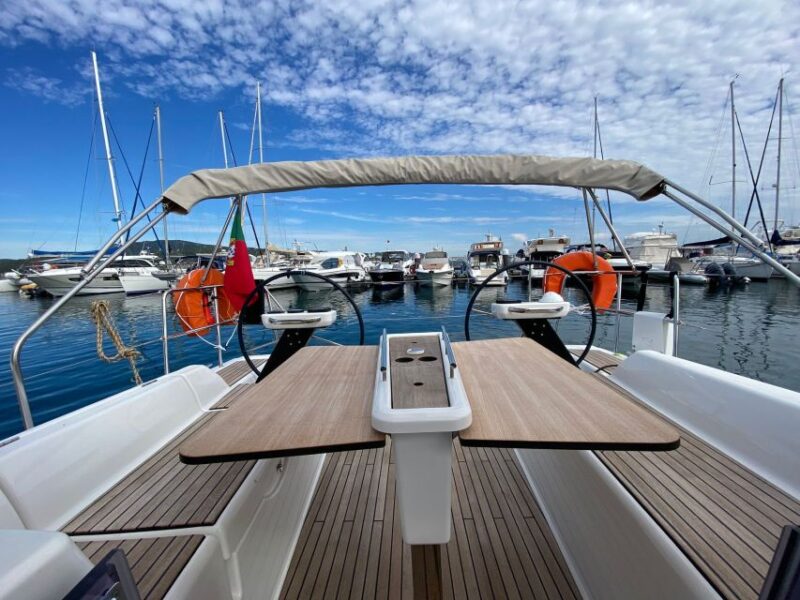 Troia: Private Sailing Experience With Welcome Drink - Amenities and Services