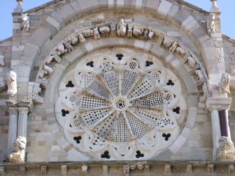 Troia Walking Tour: Apulian Romanesque Architecture - Key Points