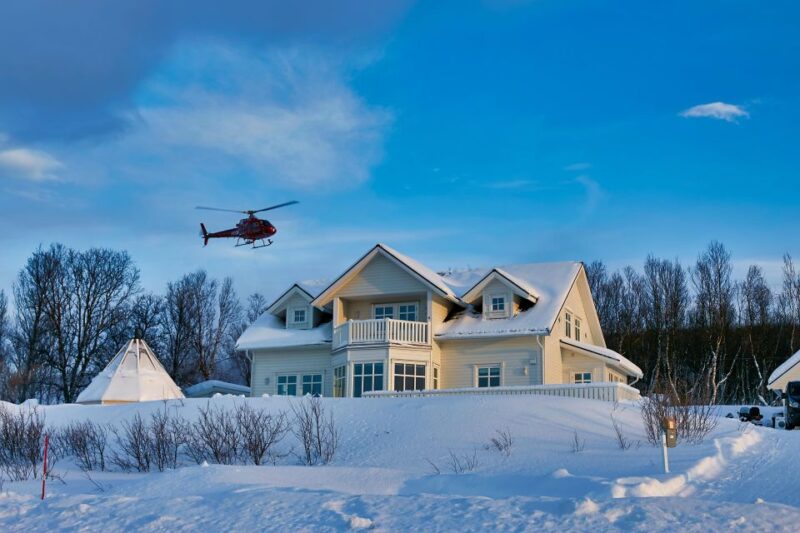 Tromsø: Aurora Crystal Lavvo Overnight Stay With Activities - Getting to the Basecamp