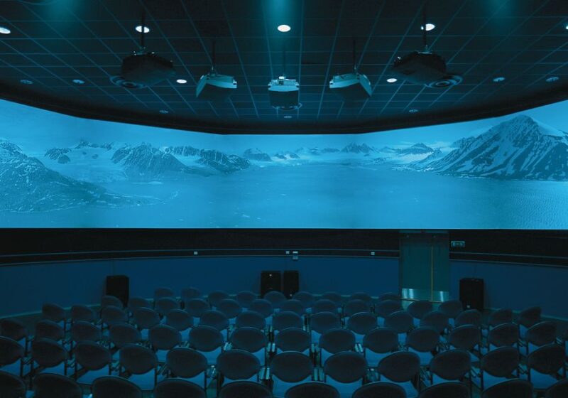Tromsø: Entrance Ticket to Polaria - Experience Overview