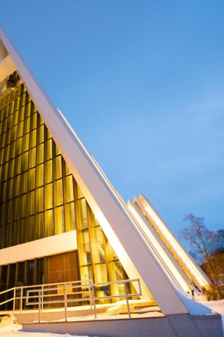 Tromso: Express Walk With a Local in 60 Minutes - Group Size and Language Options