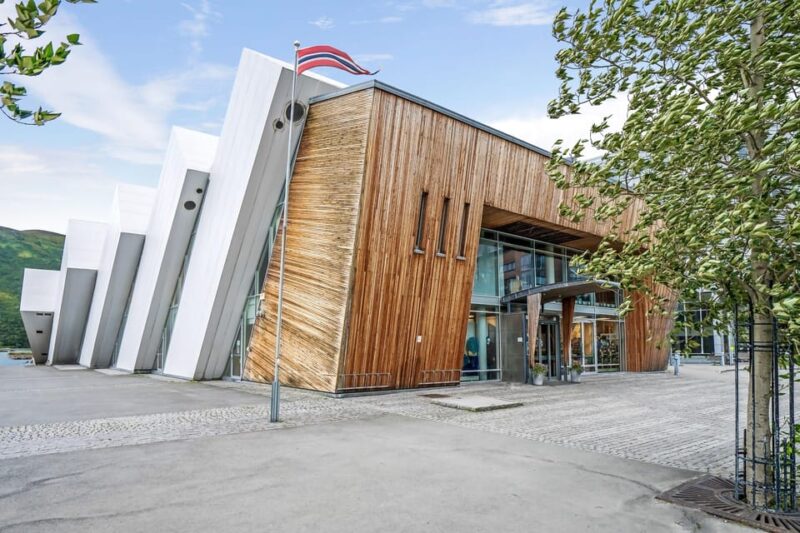 Tromsø: Guided Tour of Polaria - Accessibility and Restrictions