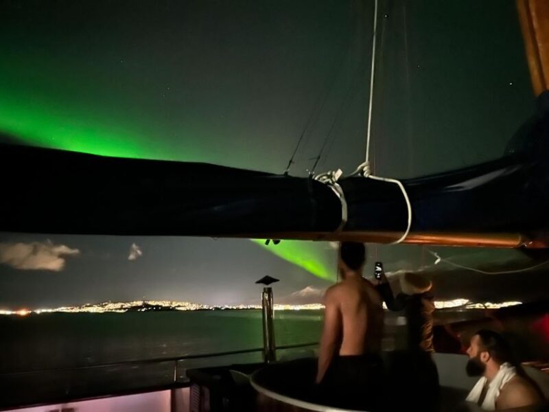 Tromso: Luxury Northern Lights Cruise With Hot Tub & Dinner - Key Points