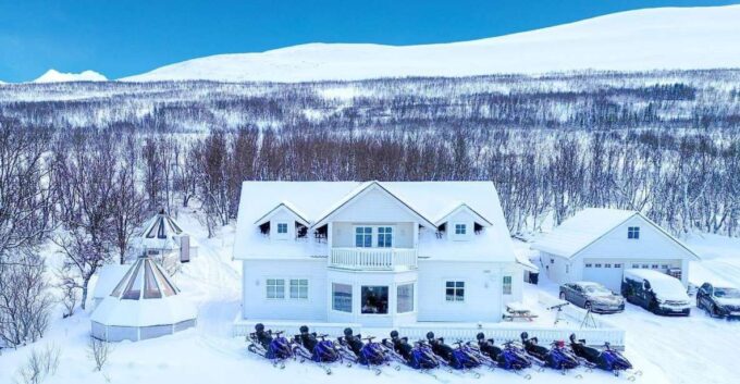 Tromsø: Snowmobile Safari With Aurora Crystal Lavvo Stay - Northern Lights Photography