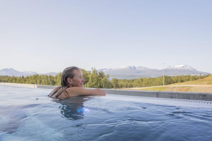 Tromsø: Spa Entry With Bath, Sauna, and Outdoor Heated Pool - Payment and Cancellation Policies