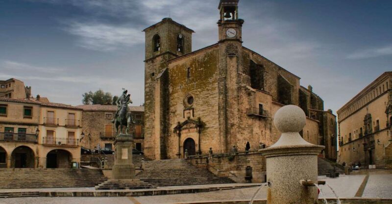 Trujillo: Medieval and Renaissance History Walking Tour - Discovering Pizarros Equestrian Sculpture