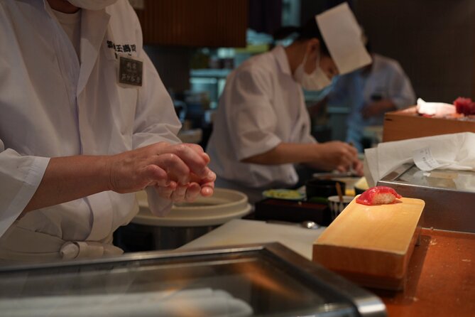 Tsukiji Market Eating Tour, Authentic Sushi & Sake Comparison - Alcoholic Beverages Tasting