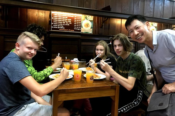 Tuk Tuk Bangkok Private Tour: WW2 Pad Thai, 360-Viewpoint, Chinatown (Pickup) - Pad Thai Dinner