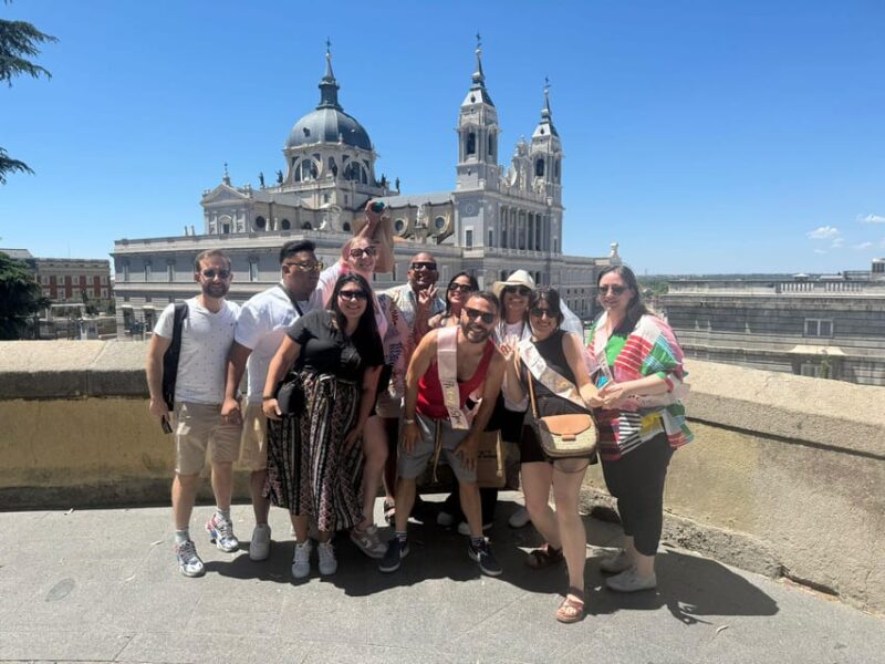 Tuk Tuk Tour With Wine Tasting in Madrid - Key Points