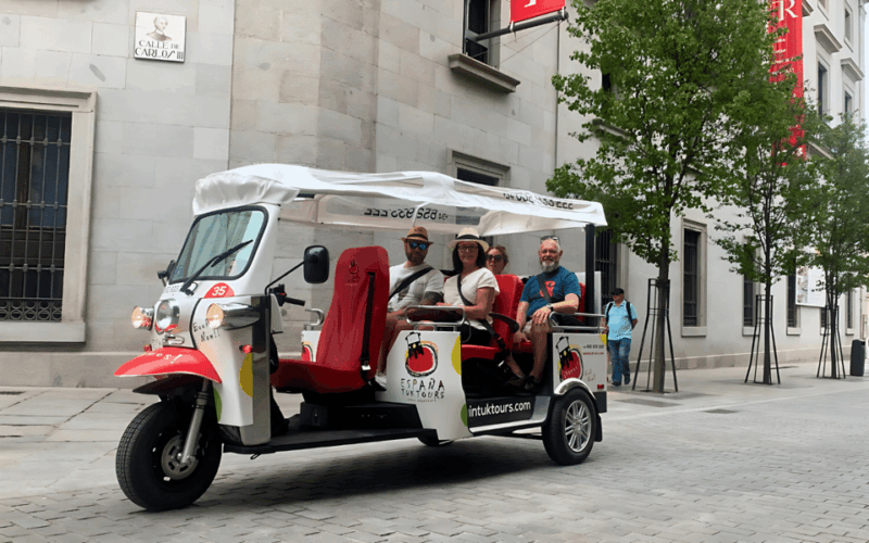 Tuk Tuk Tour With Wine Tasting in Madrid - Experience Highlights