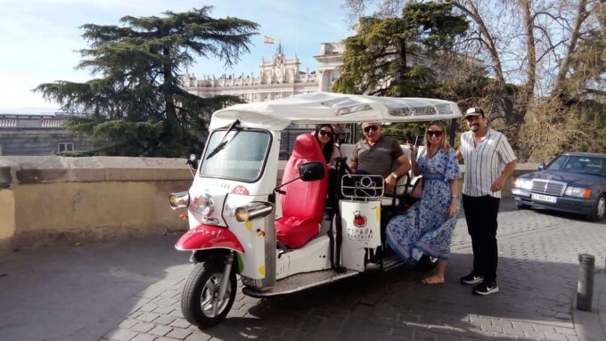 Tuk Tuk Tour With Wine Tasting in Madrid - Discovering Wine Tasting