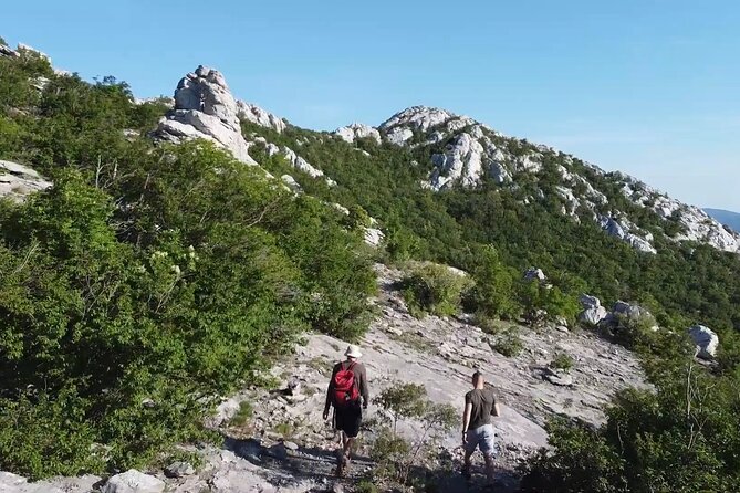 Tulove 4l, Velebit Safari, 4x4 Off-Road and Hiking - Traveler Capacity and Accessibility