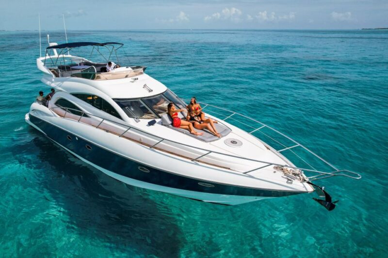 Tulum Bliss: Exclusive Luxe Yacht Experience - Gourmet Dining and Refreshing Cocktails