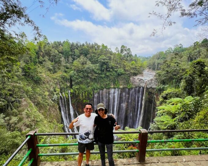 Tumpak Sewu Waterfall & Jodipan Rainbow Village 1 Day Tour - Languages Offered