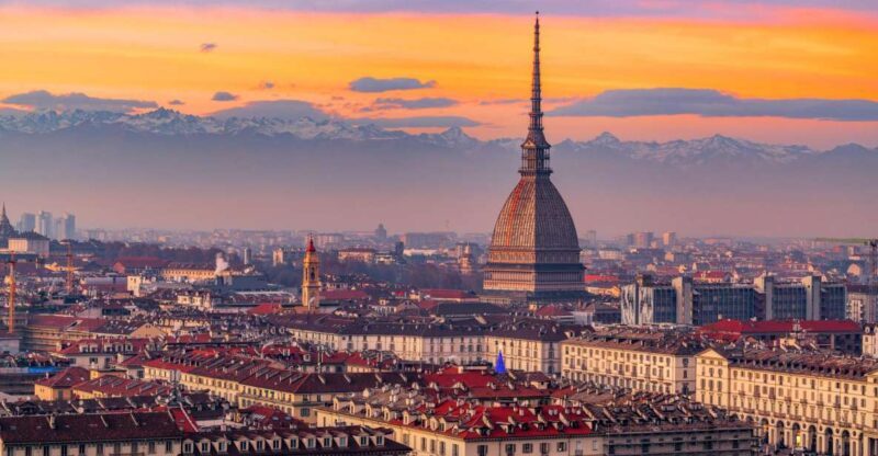Turin: Express Walk With a Local in 60 Minutes - Key Points