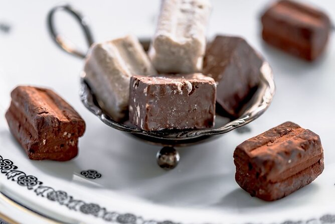 Turin: Private Walking Tour and Royal Snack - Exploring Turins Highlights
