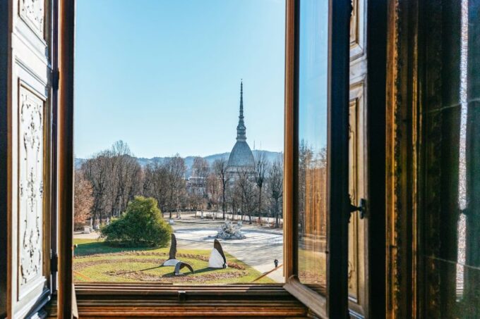 Turin: Royal Palace & City Tour Guided Experience - Meeting Point and Accessibility