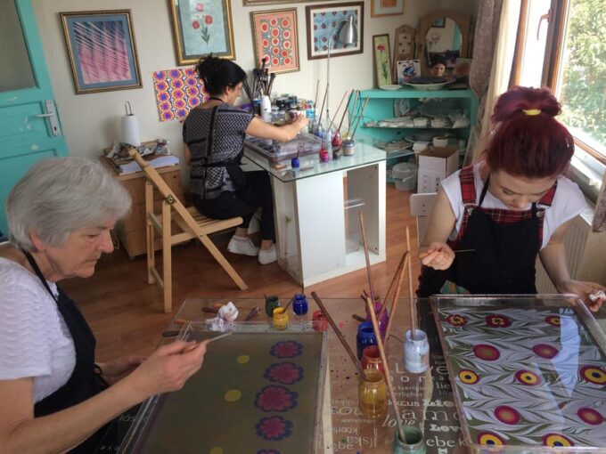 Turkish Marbling Paper Ebru Art Workshop - Group Size and Languages