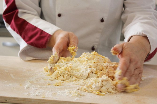Tuscan Pasta Making Class in Florence With a Local Expert - Pricing and Cancellation