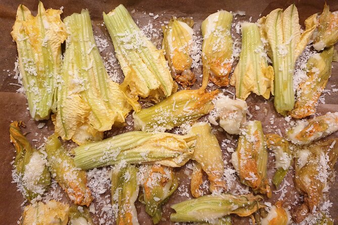 Tuscan World Famous Cuisine Activity With a Local Food Expert - Key Points