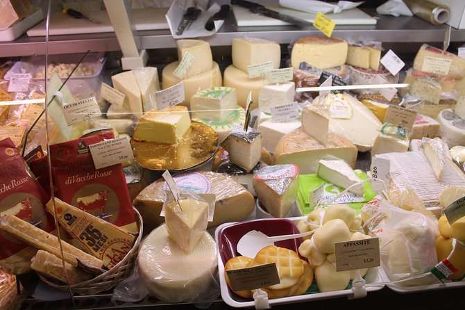 Twilight Local Food, History and Hidden Places - Iconic Eateries and Treasures