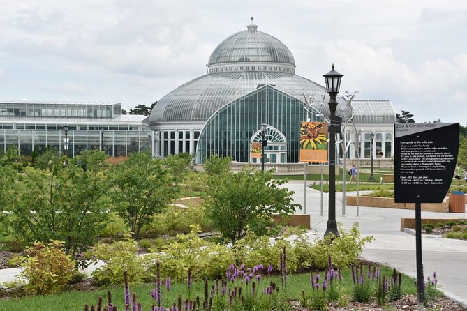 Twilight Whispers: A Romantic Stroll Through Minneapolis - Discovering Hidden Gems Together