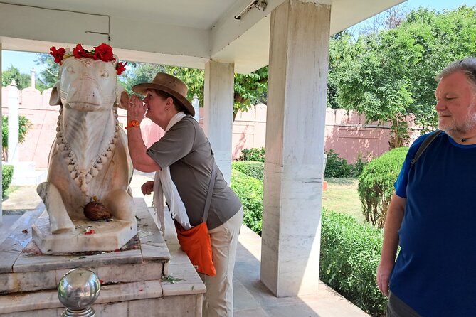 Two Days Admirable Tour of Varanasi - Accessibility and Participation