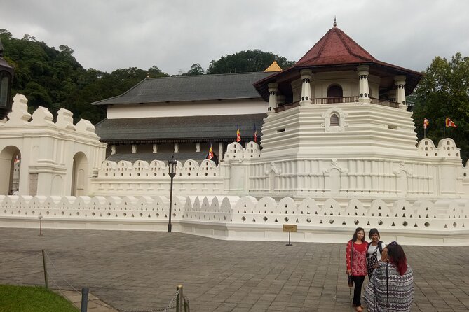 Two Days Cultural Tour Sigiriya Dambulla and Kandy - Good To Know
