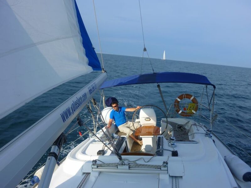 Two Hour Luxury Sailing Experience With Open Bar - Meeting Point and Transportation