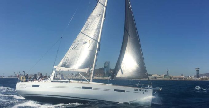 Two Hour Luxury Sailing Experience With Open Bar - Safety and Certification