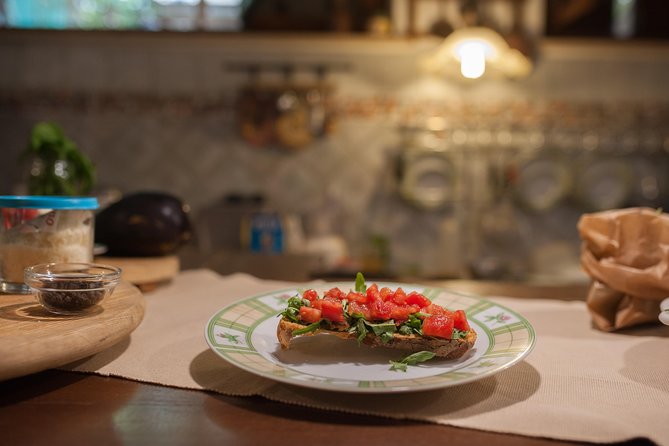 Typical Dining & Cooking Demo at Locals Home in Rome - Meeting and Logistics
