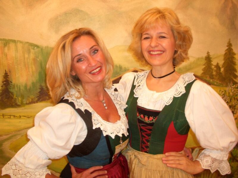 Tyrolean Evenings With the Gundolf Family in Innsbruck - Traditional Yodeling Showcased