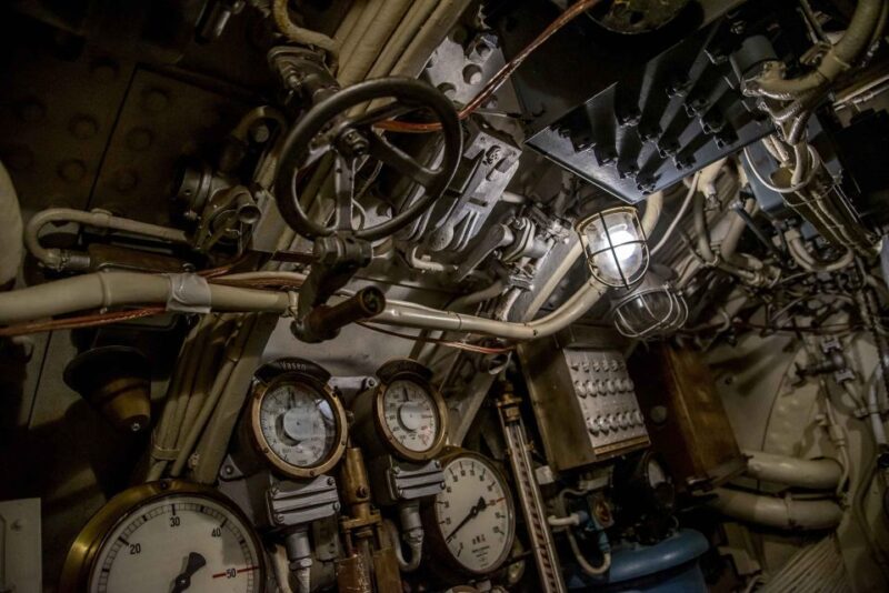 U-Boot Museum & War History Private Tour in Hamburg - Inclusions