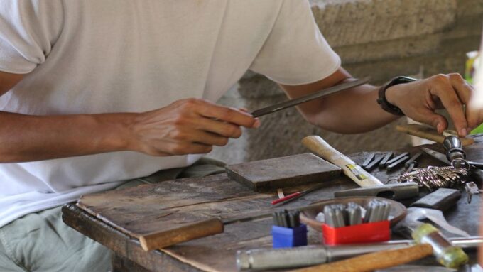 Ubud: 2-Hour Make Your Own Silver Jewellery Class - Instructor Expertise