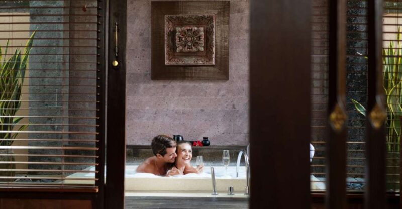 Ubud: Couple Spa Treatment With Bath Ritual & Sparkling Wine - Spa Experience Details