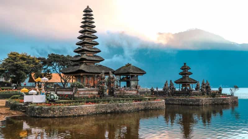 Ubud: Explore Water Temple, Monkey Forest and The Twin Lake - Key Points