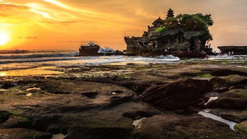 Ubud: Jungle Club, Waterfall, Market, and Tanah Lot Tour - Itinerary and Highlights
