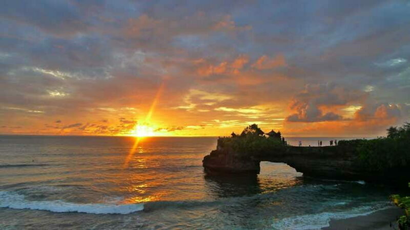 Ubud: Kanto Lampo Waterfall, Art Market, Cretya & Tanah Lot - FAQ