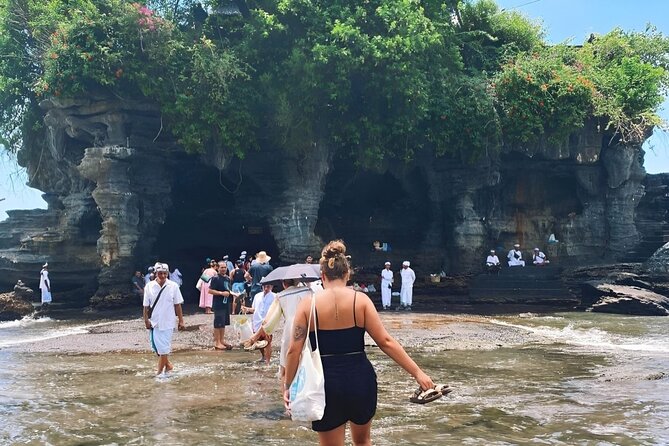 Ubud Tanah Lot Tour: Rice Terrace - Waterfall - Batuan Temple - Scenic Views