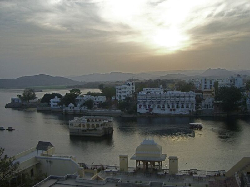Udaipur: 3-Hour Pub Crawl - Inclusions