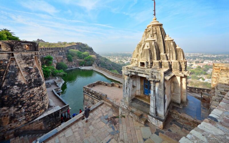 Udaipur: Chittorgarh Sightseeing Tour by Car - All Inclusive - Exploring Chittorgarh Fort