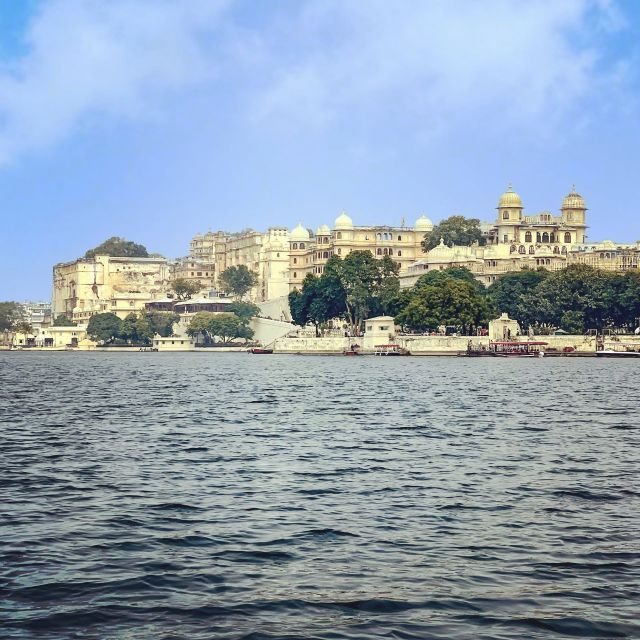 Udaipur: City Palace & Garden of Maidens Private Guided Tour - Languages Offered