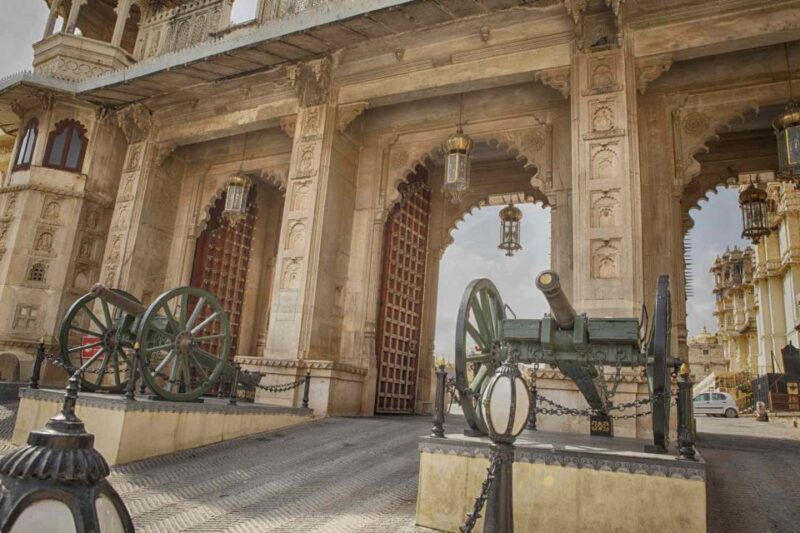 Udaipur: City Palace of Udaipur Tour With Guide - Key Points