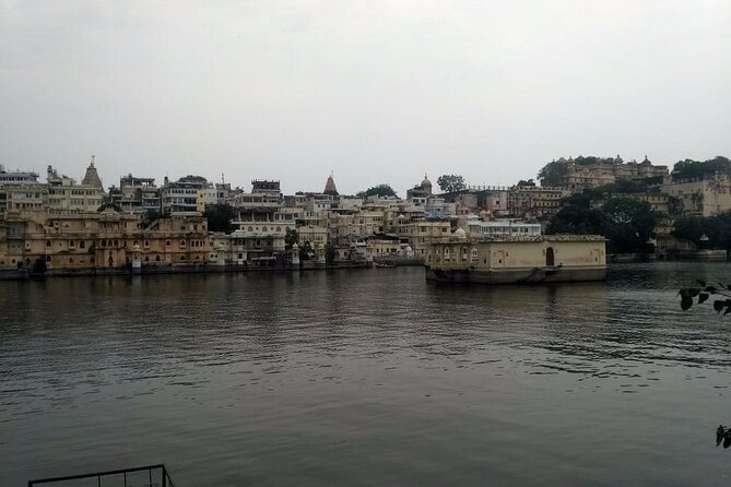 Udaipur City Private Luxury Tour With Guide - Majestic City Palace