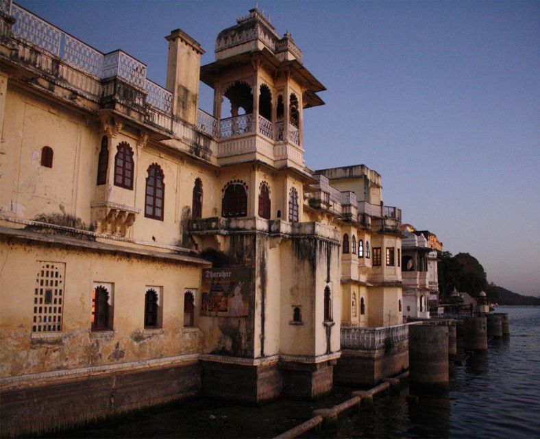 Udaipur: Evening Boat Ride With Puppet Show and Dinner - Cultural Puppet Dance Show