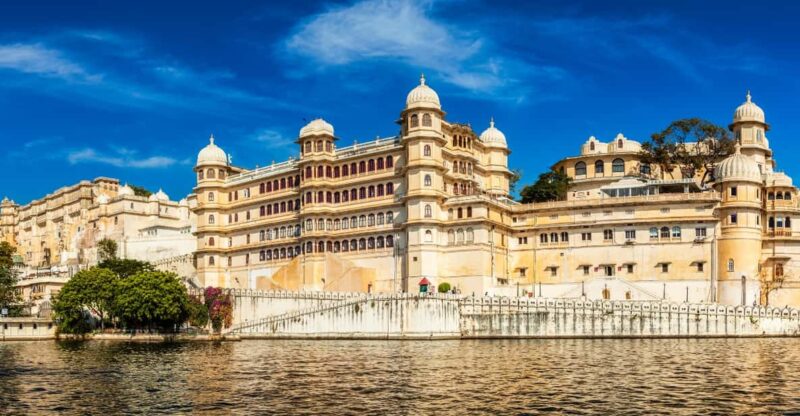 Udaipur Full Day City Tour By Car With Guide - Key Points