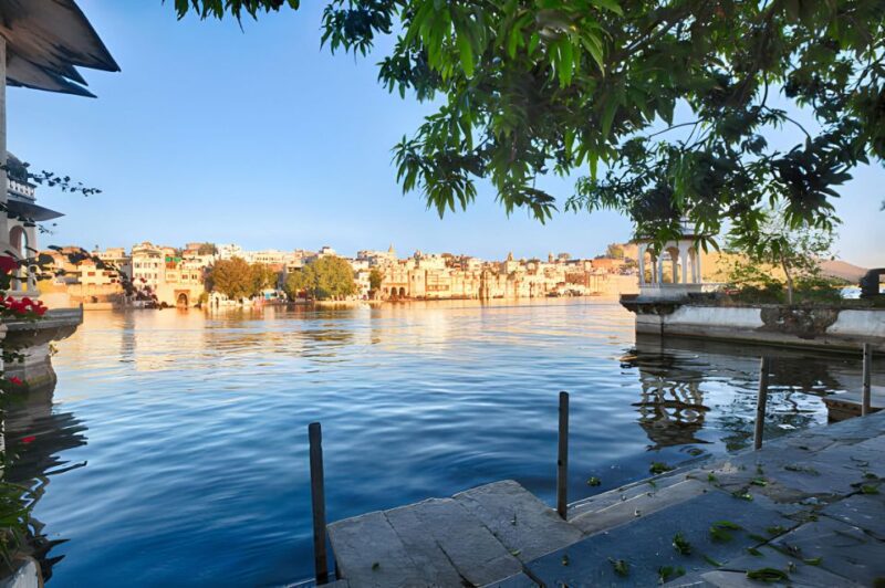 Udaipur Full Day City Tour With Boat Ride and Lunch - Itinerary Highlights