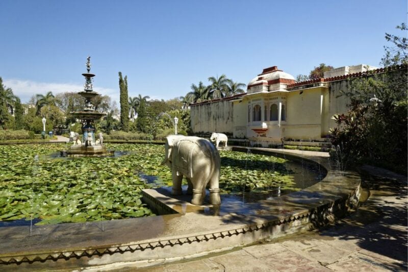Udaipur: Full Day Private City Tour With Optional Boat Ride - Strolling Through Saheliyon Ki Bari