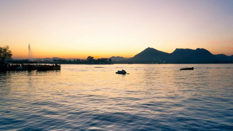 Udaipur: Guided Ghat Tour and Boat Ride - Experience Highlights
